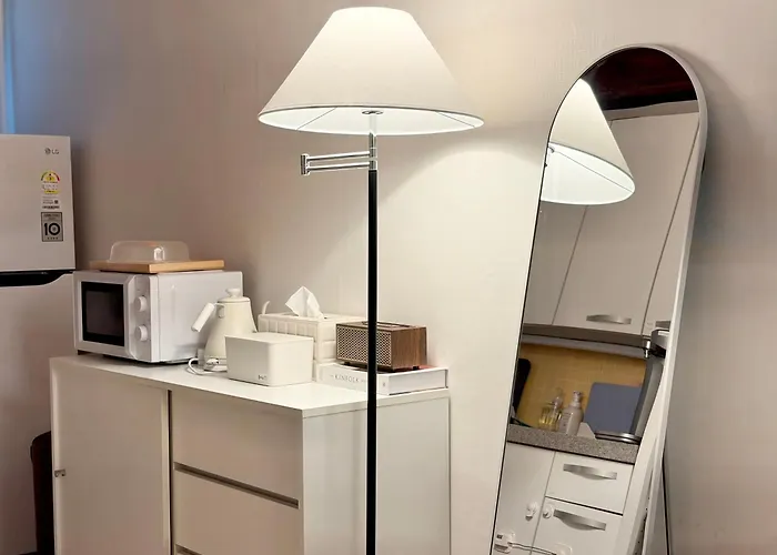 Hongdae Ewha 2br Cozy 7min To Ewha Univ Station *