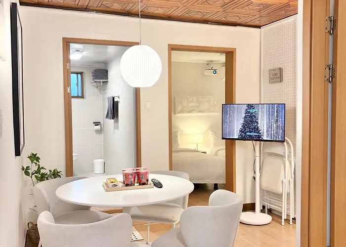 Hongdae Ewha 2br Cozy 7min To Ewha Univ Station