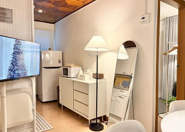 Hongdae Ewha 2br Cozy 7min To Ewha Univ Station *