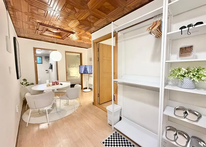 Hongdae Ewha 2br Cozy 7min To Ewha Univ Station *