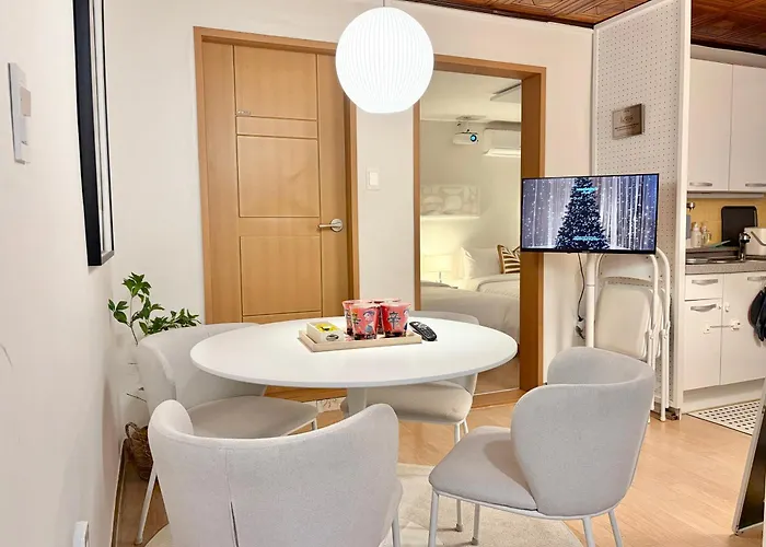 Hongdae Ewha 2br Cozy 7min To Ewha Univ Station アパート *